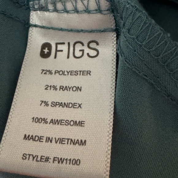 ⚡️ FIGS Teal Blue Scrub Top | V-Neck | Short Sleeve - Picture 3 of 4